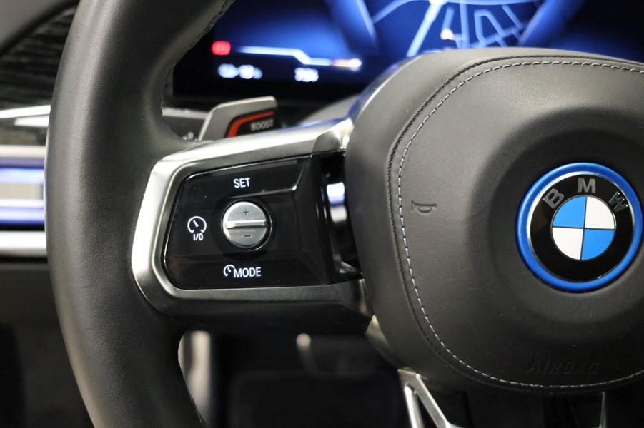 bmw-i7-xdrive60-sort-ratknapper.jpeg