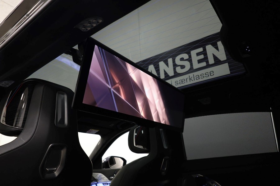 bmw-i7-xdrive60-sort-bagsaede-skaerm-2.jpeg