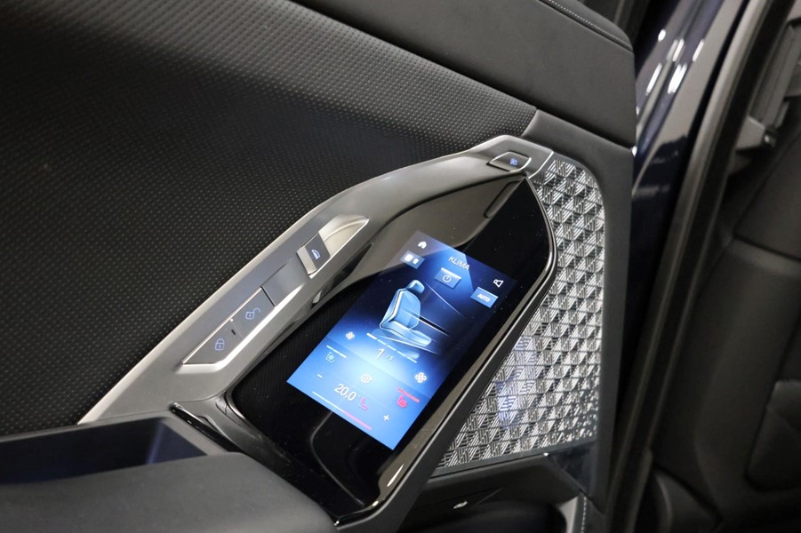 bmw-i7-xdrive60-sort-doerdisplay.jpeg