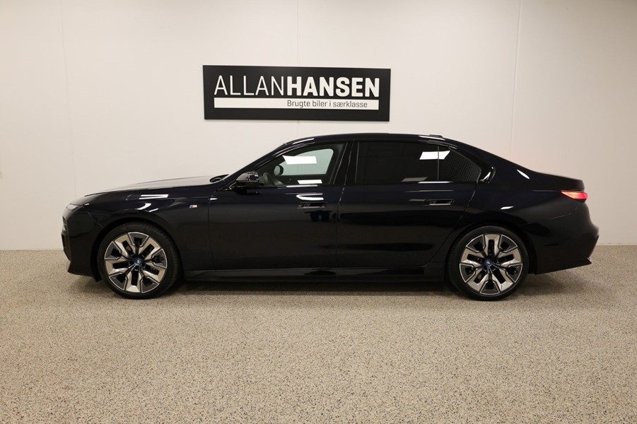 bmw-i7-xdrive60-sort-sideprofil.jpeg