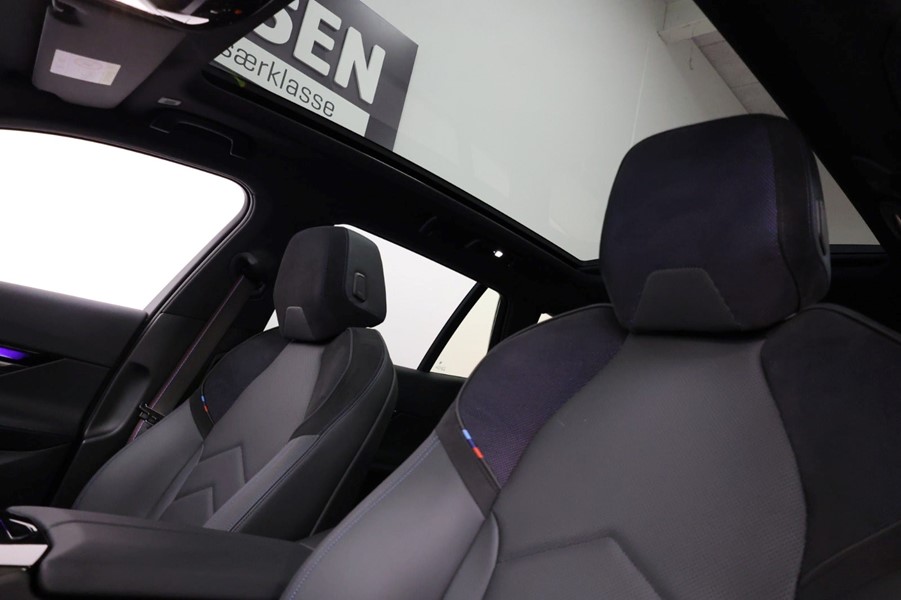bmw-i5-m60-touring-xdrive-sort-panoramatag.jpeg