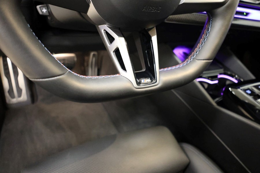 bmw-i5-m60-touring-xdrive-sort-rat-detalje.jpeg