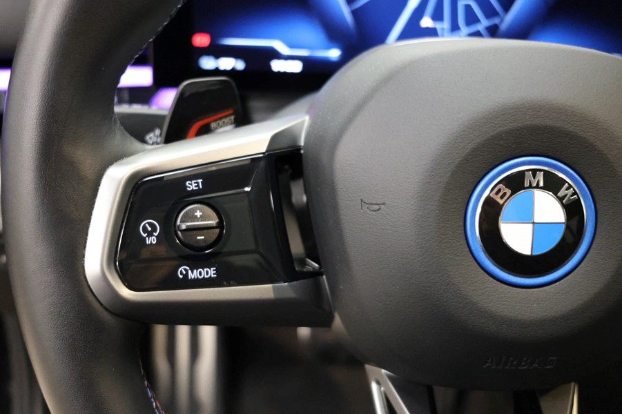 bmw-i5-m60-touring-xdrive-sort-ratknapper.jpeg