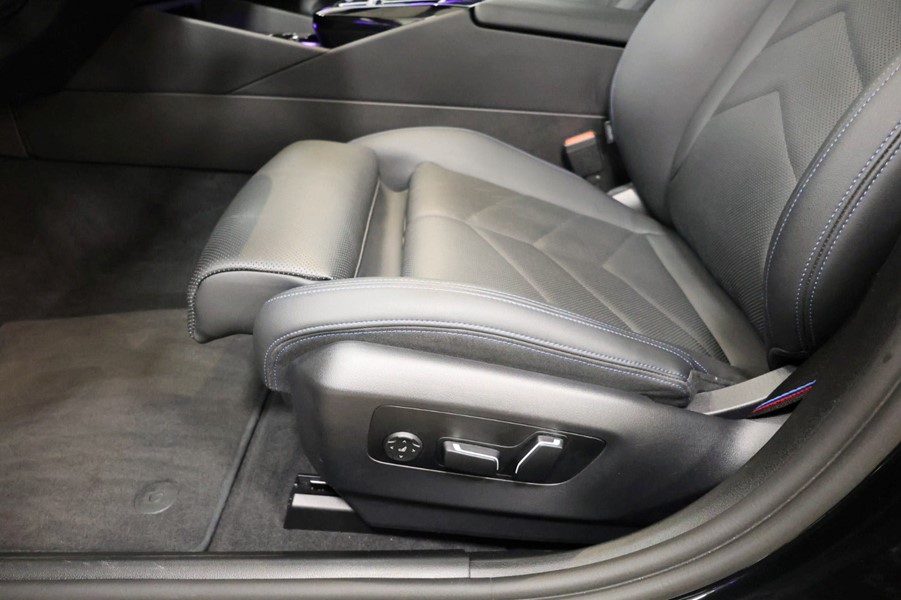 bmw-i5-m60-touring-xdrive-sort-saedeindstilling.jpeg
