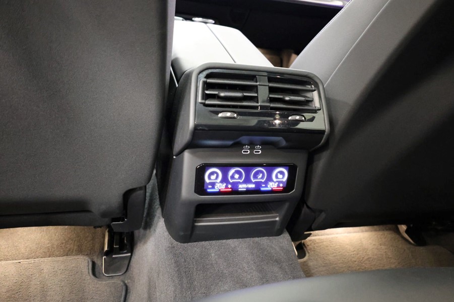 bmw-i5-m60-touring-xdrive-sort-bagsaede-klimaanlaeg.jpeg