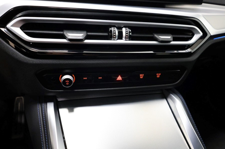 bmw-i4-m50-msport-xdrive-sort-klimabetjening.jpeg