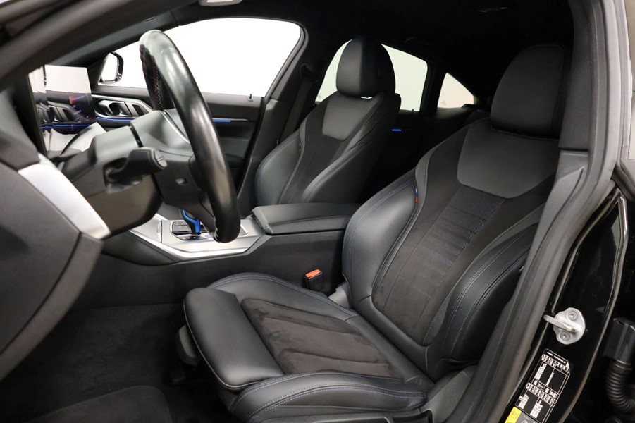 bmw-i4-m50-msport-xdrive-sort-forsaeder-kabine.jpeg