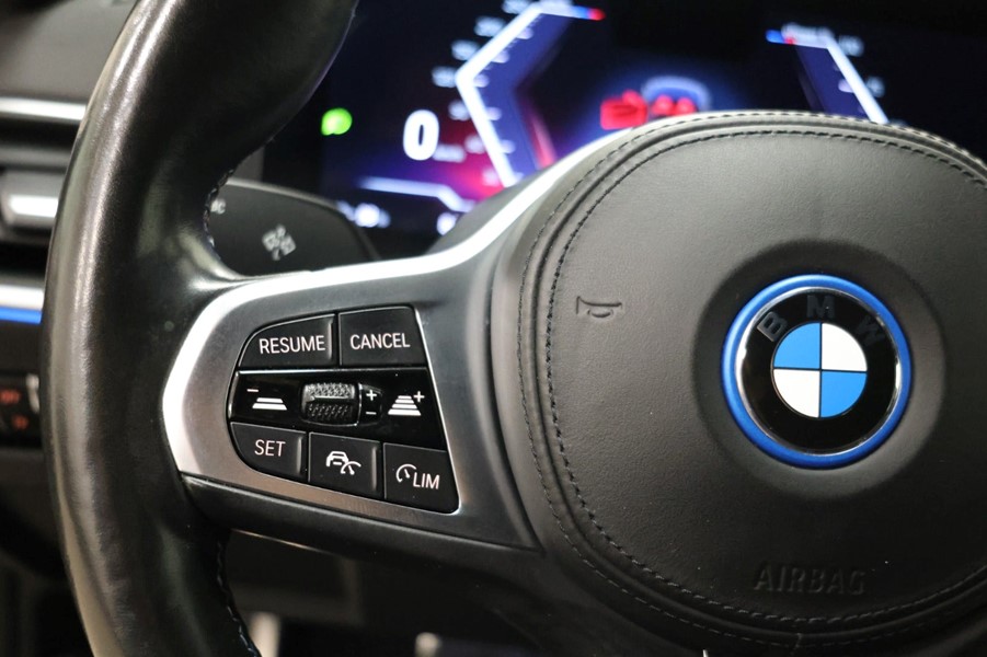 bmw-i4-m50-msport-xdrive-sort-ratknapper.jpeg