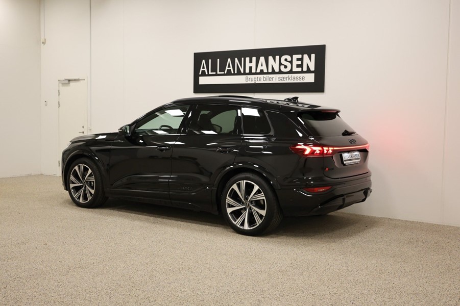 audi-sq6-etron-quattro-sort-bagende-side.jpeg