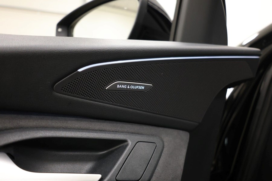 audi-sq6-etron-quattro-sort-hoejttaler-detalje.jpeg