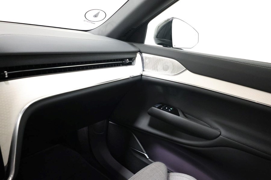 volvo-ex90-twin-ultra-7prs-graa-instrumentbord.jpeg